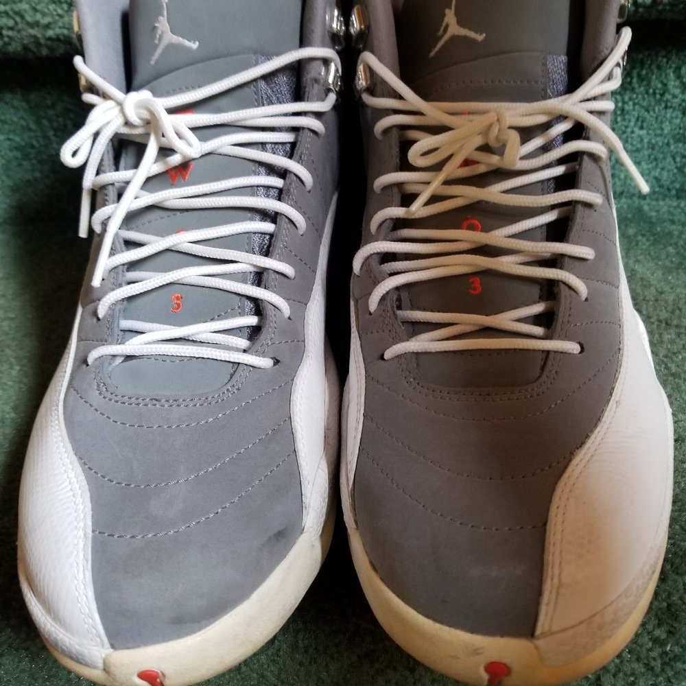 Mens nike hi top tennis shoe